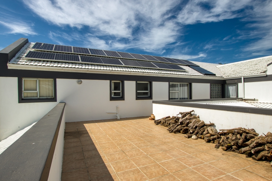 To Let 6 Bedroom Property for Rent in Greenways Golf Estate Western Cape